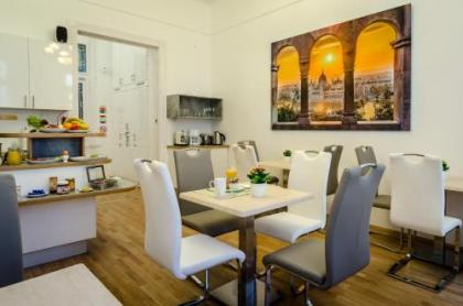 Anabelle Bed and Breakfast - image 5