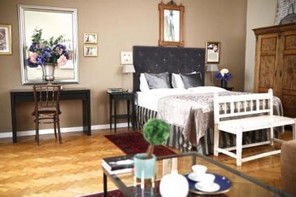 SUPER CHIC with Balcony - image 11