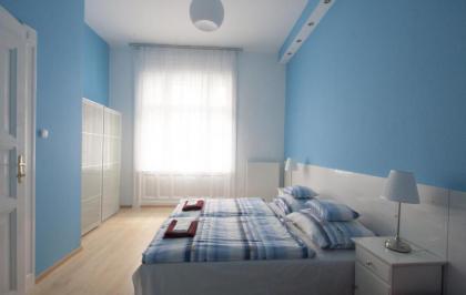 City Centre Apartment with 3 Bathrooms - image 1