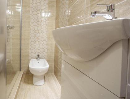 City Centre Apartment with 3 Bathrooms - image 11