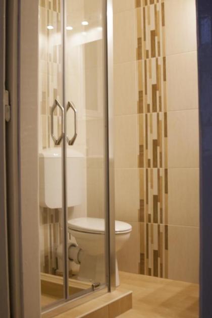 City Centre Apartment with 3 Bathrooms - image 18