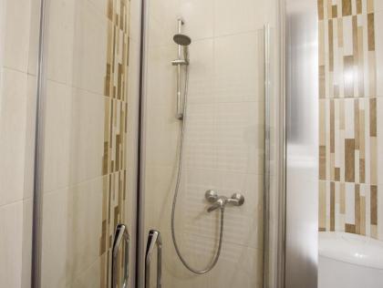 City Centre Apartment with 3 Bathrooms - image 20