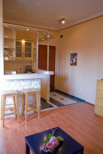 Deak Apartment - image 1