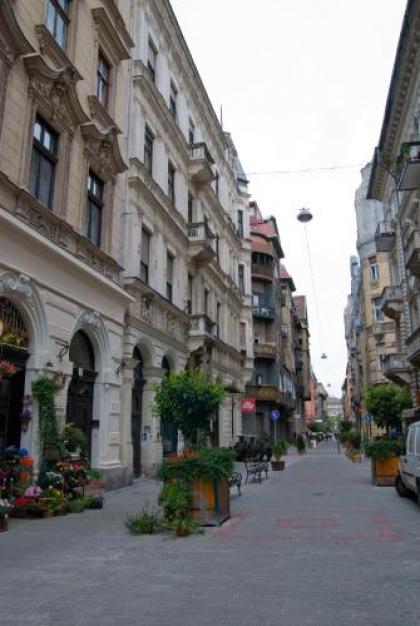Deak Apartment - image 16