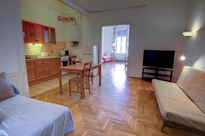 Pal's Hostel and Apartments - image 13