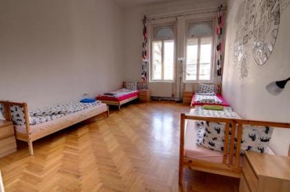 Pal's Hostel and Apartments - image 15