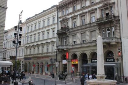 Pal's Hostel and Apartments - image 2