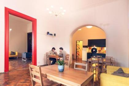 Pal's Hostel and Apartments - image 7