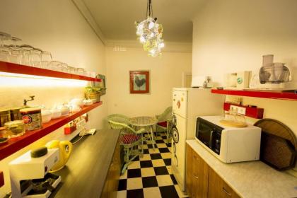 Cosy Art Flat - image 10