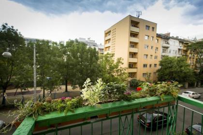 Cosy Art Flat - image 12