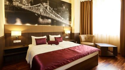 12 Revay Hotel - image 1