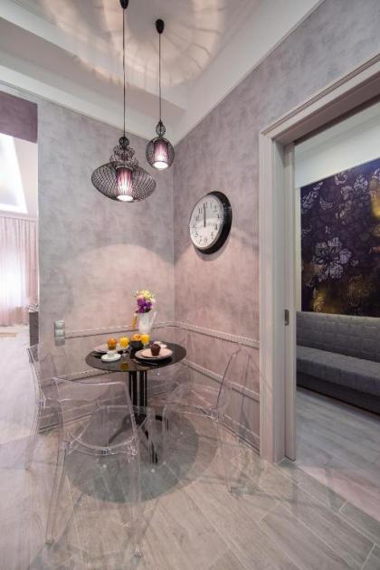 Boutique Apartment - image 11