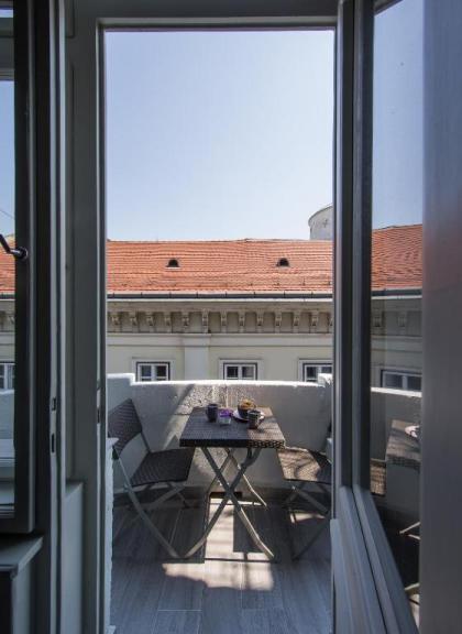Boutique Apartment - image 2