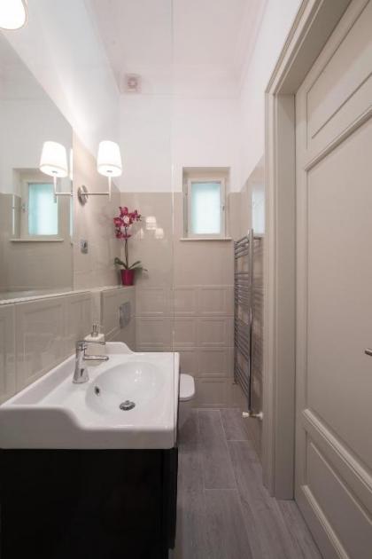 Boutique Apartment - image 20