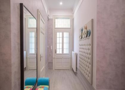 Boutique Apartment - image 7