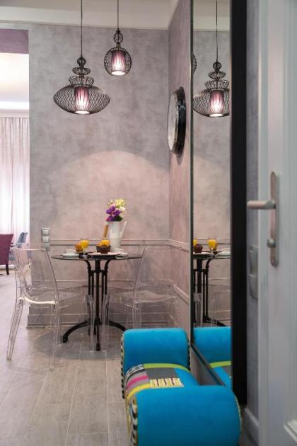 Boutique Apartment - image 8