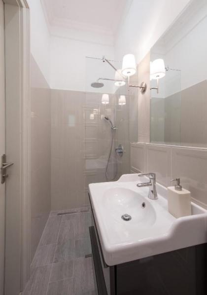 Boutique Apartment - image 9