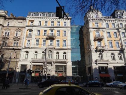 Erzsebet Boulevard Apartment - image 3