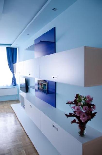 Blue Luxury Apartment - image 10