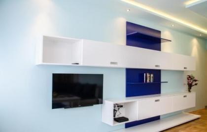 Blue Luxury Apartment - image 12