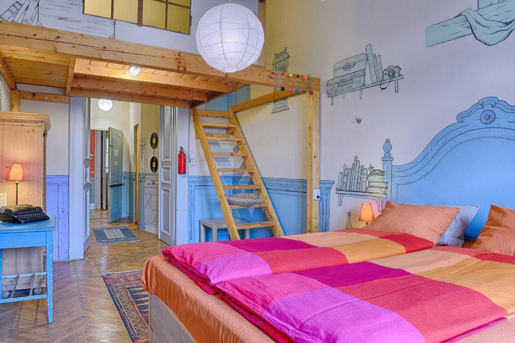 Lavender Circus Hostel Doubles & Ensuites - image 3