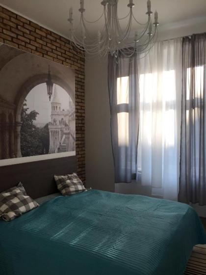 White Dream Home - image 18