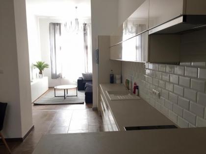 White Dream Home - image 3