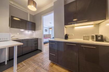 Astoria Balcony Apartment - image 15