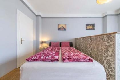 Astoria Balcony Apartment - image 6