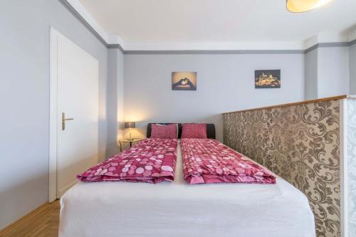 Astoria Balcony Apartment - image 6