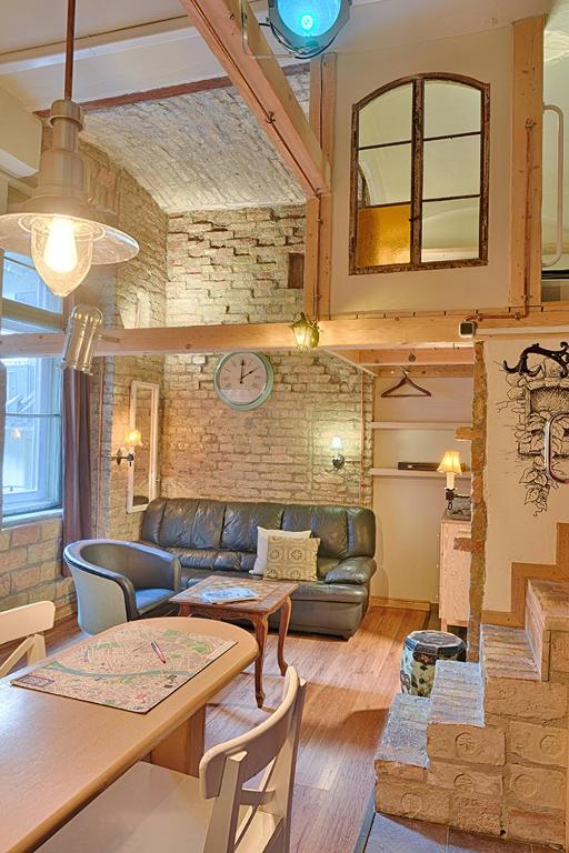 Lavender Circus Apartments - main image