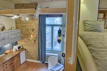 Lavender Circus Apartments - image 5