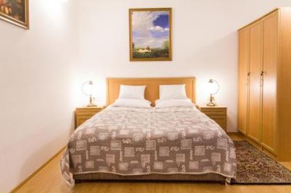 Authentic Grand Boulevard - image 1