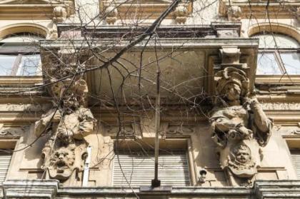 Authentic Grand Boulevard - image 14