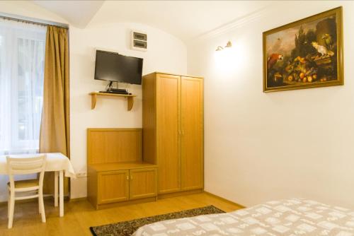 Authentic Grand Boulevard - image 3