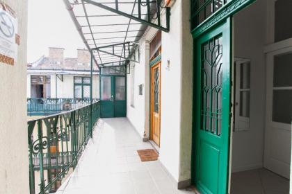 Chic & Charm Apartment - image 16
