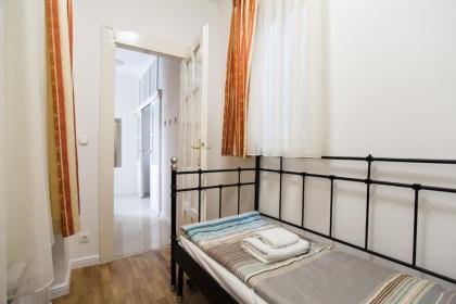 Chic & Charm Apartment - image 17