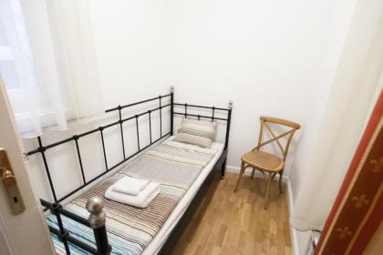 Chic & Charm Apartment - image 18