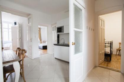 Chic & Charm Apartment - image 19