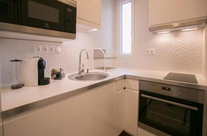 Chain Bridge Studio Apartment - image 14