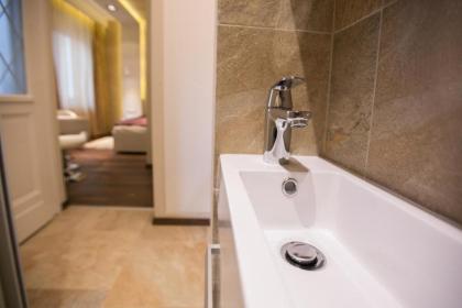 Chain Bridge Studio Apartment - image 15