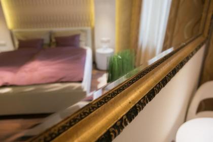 Chain Bridge Studio Apartment - image 18