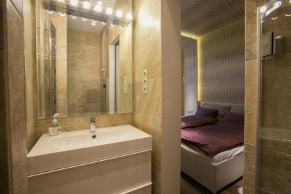 Chain Bridge Studio Apartment - image 6