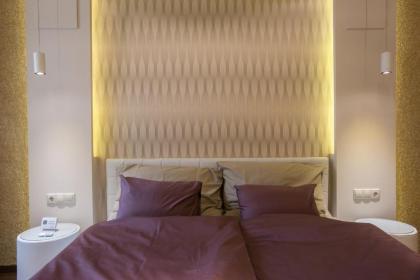 Chain Bridge Studio Apartment - image 9