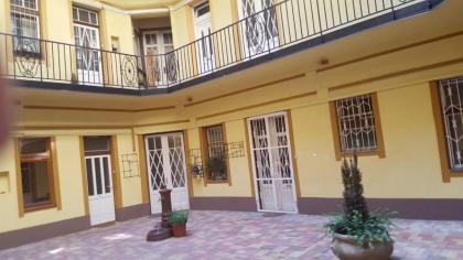Csaba Apartment - image 4