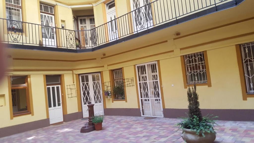 Csaba Apartment - image 4