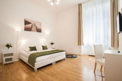 Baross City Apartments - image 1