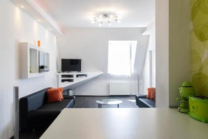 Helena apartment with view on St. Stephan's Basilica - image 19