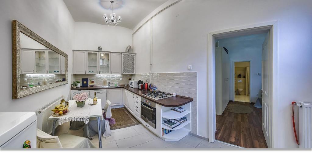 Julia's Home - main image