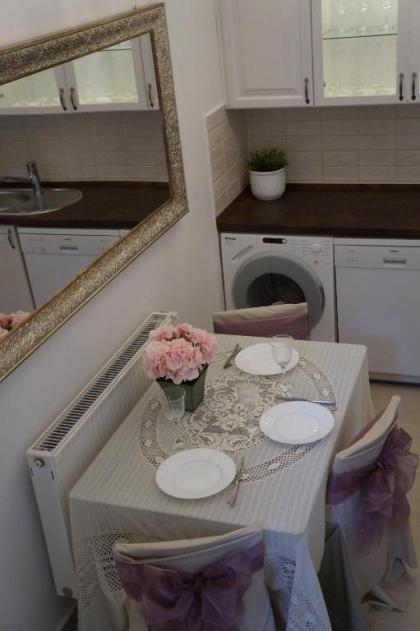 Julia's Home - image 19